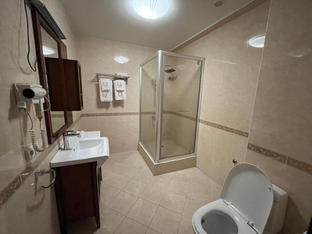 Luxurious Hotel Taraz Eksteriør billede